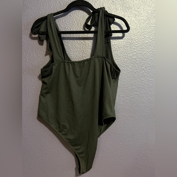 SHEIN Black Adjustable Tie Bow Strap Bodysuit - Picture 4 of 6